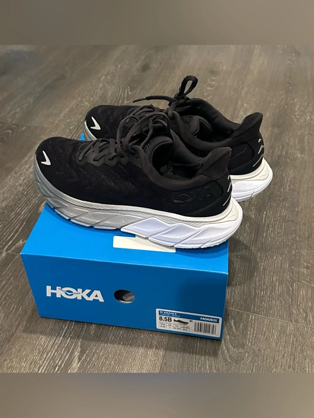 Hoka One One Arahi 6 woman Running athletic comfy sneakers US size 8.5B